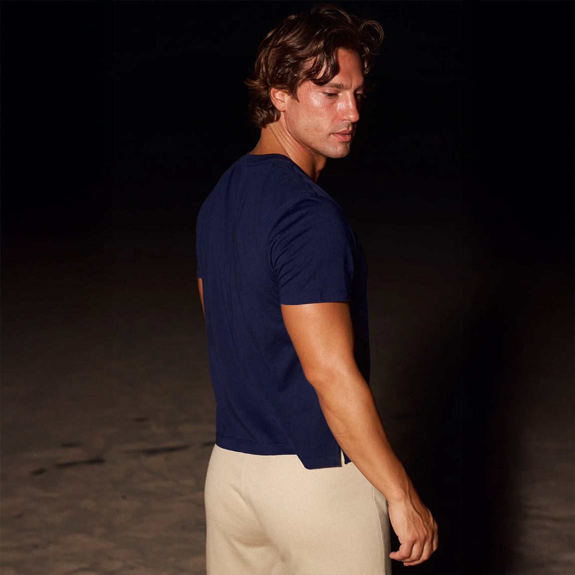 navy-untucked-tee-side